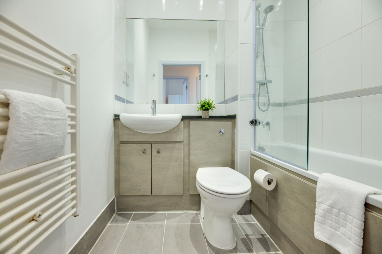 Crown Apartments 4A - bathroom