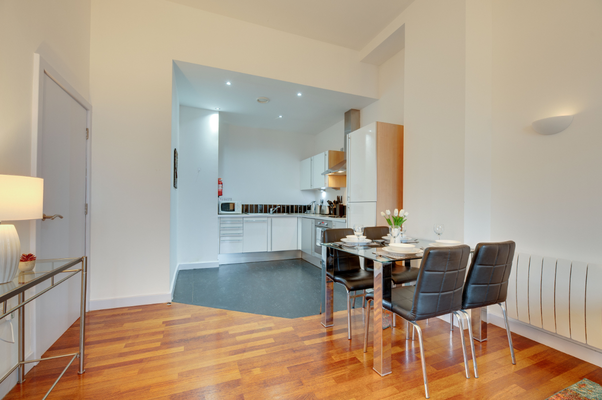 Crown Apartments 4A - dining and kitchen