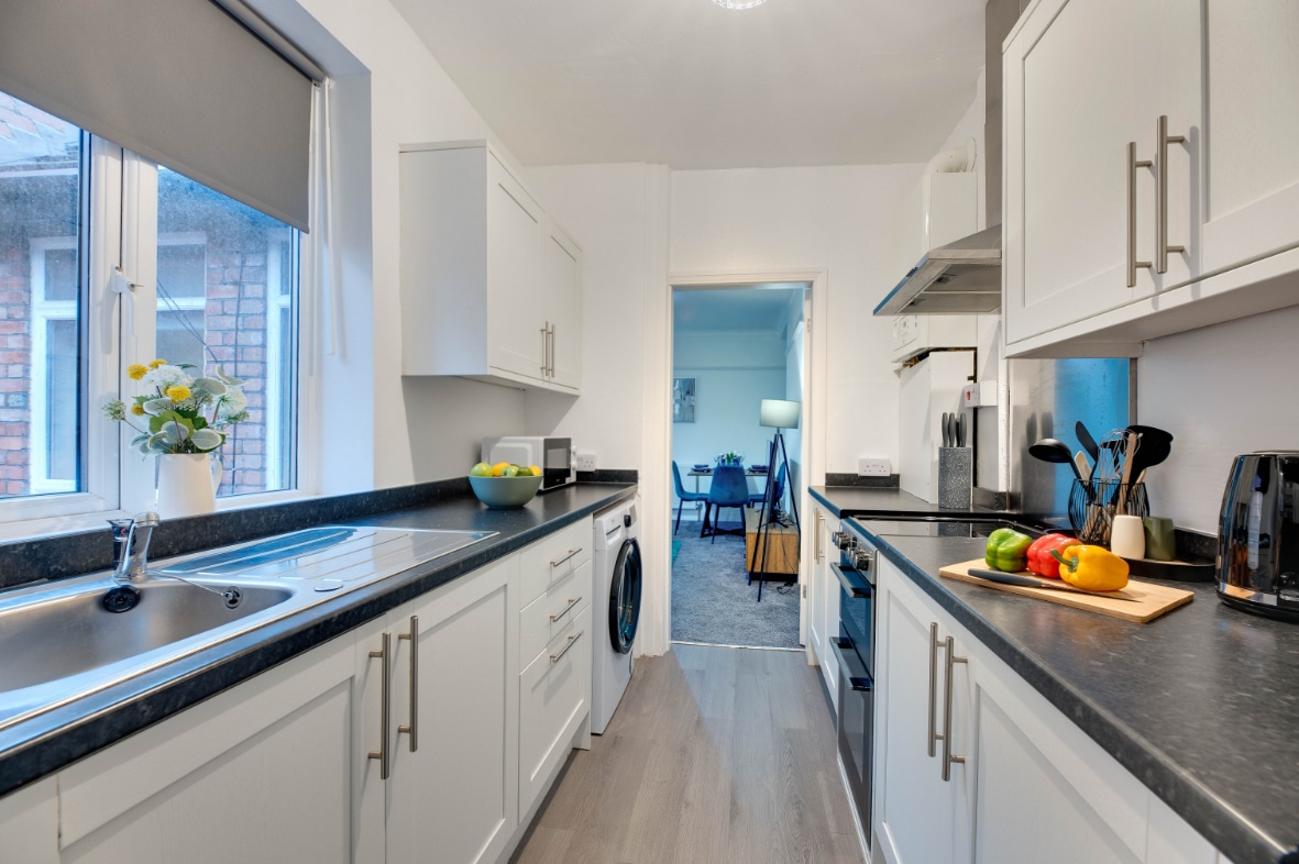 Brandon Grove - fully equipped kitchen with washing machine