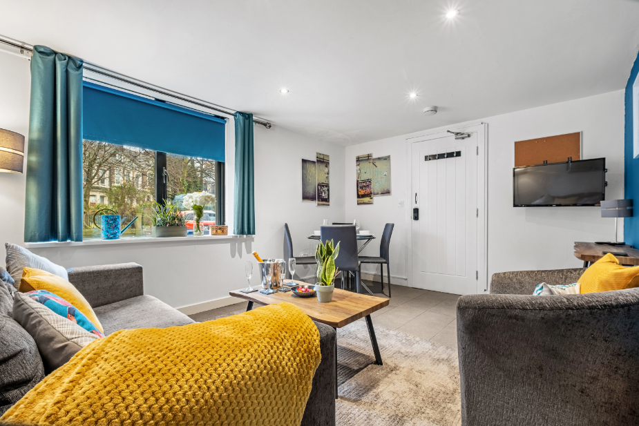 Portland Apartment - comfortable lounge and dining area