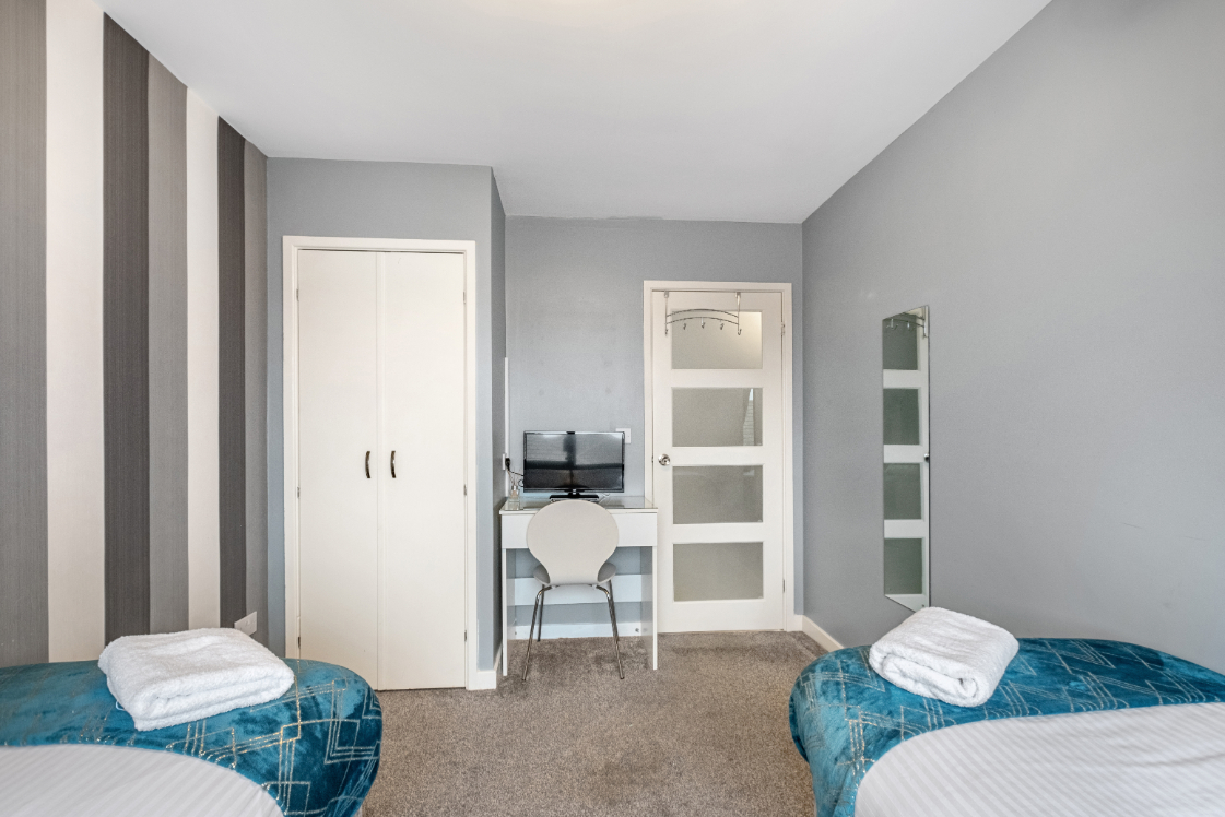Sandyford Apartment - 2nd bedroom with wardrobe and dressing table/desk