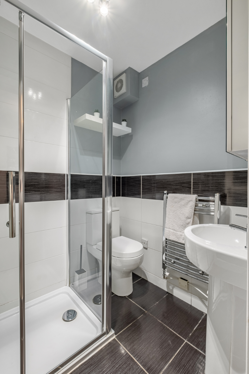 Sandyford Apartment - shower room