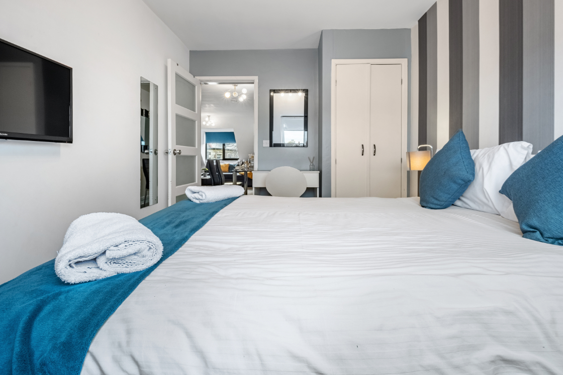 Sandyford Apartment - double bedroom with wardrobe and dressing table