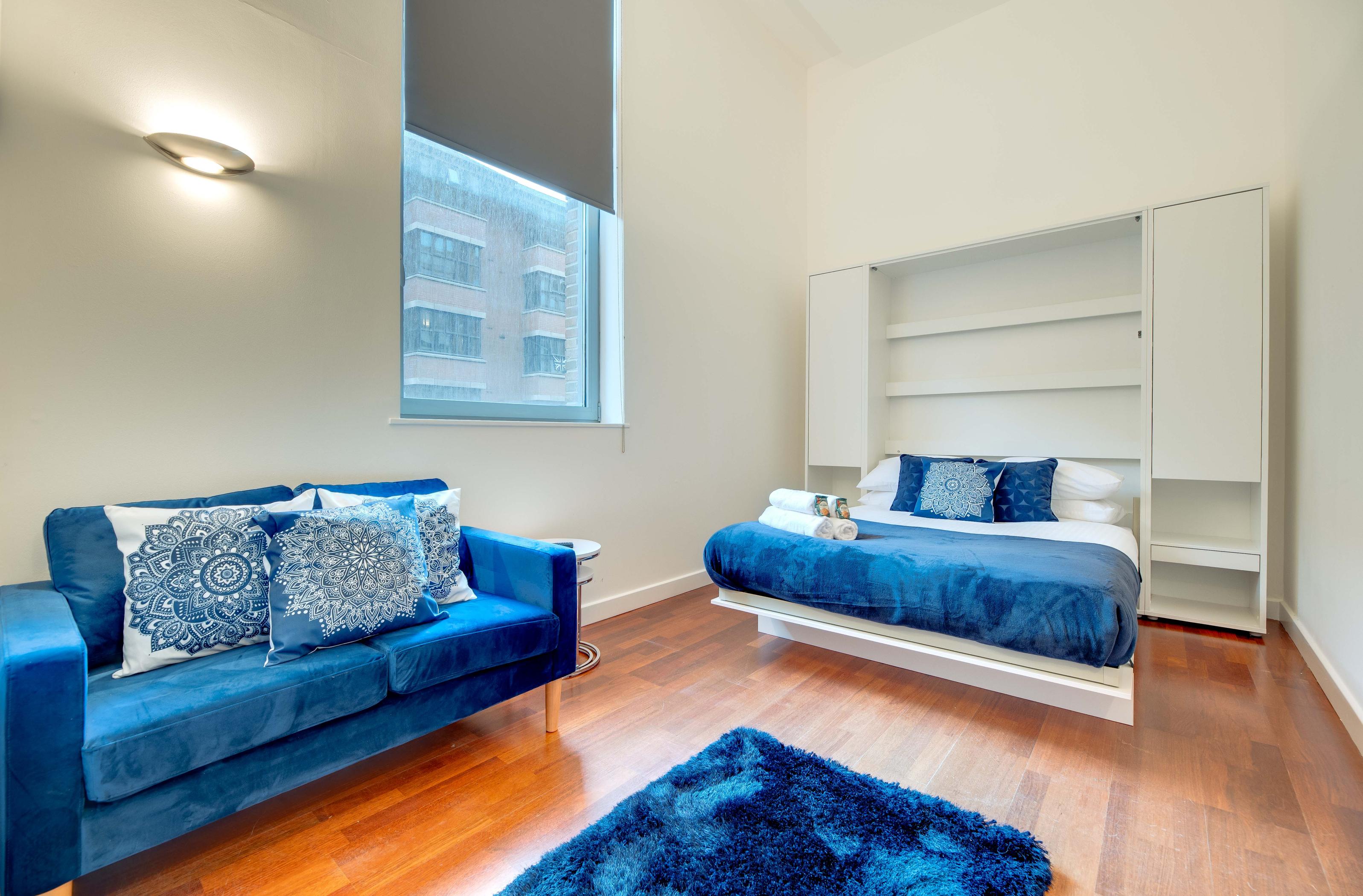 Crown Apartments Studio - living room