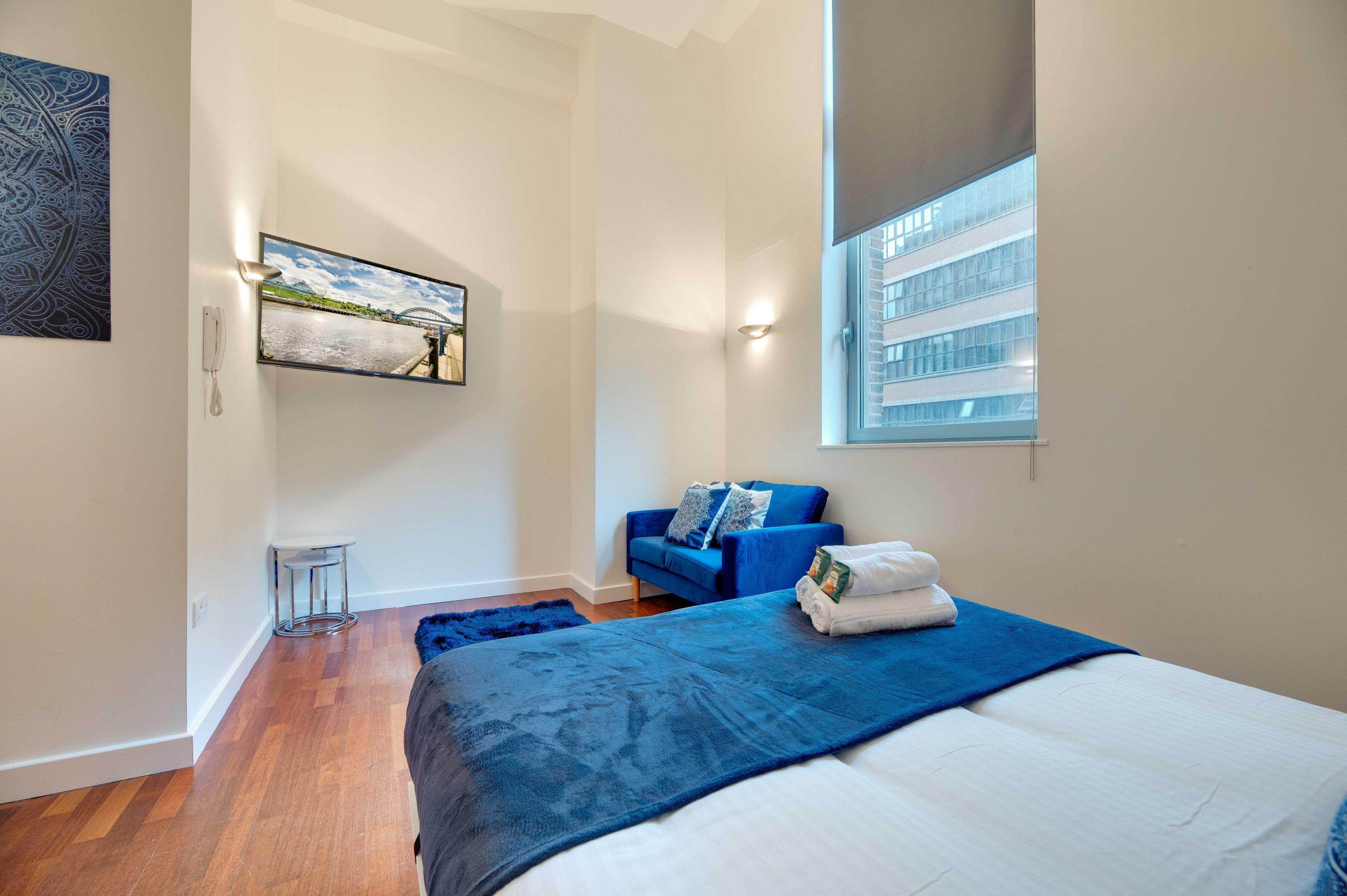 Crown Apartments Studio Crown Apartments Studio - open plan living space
