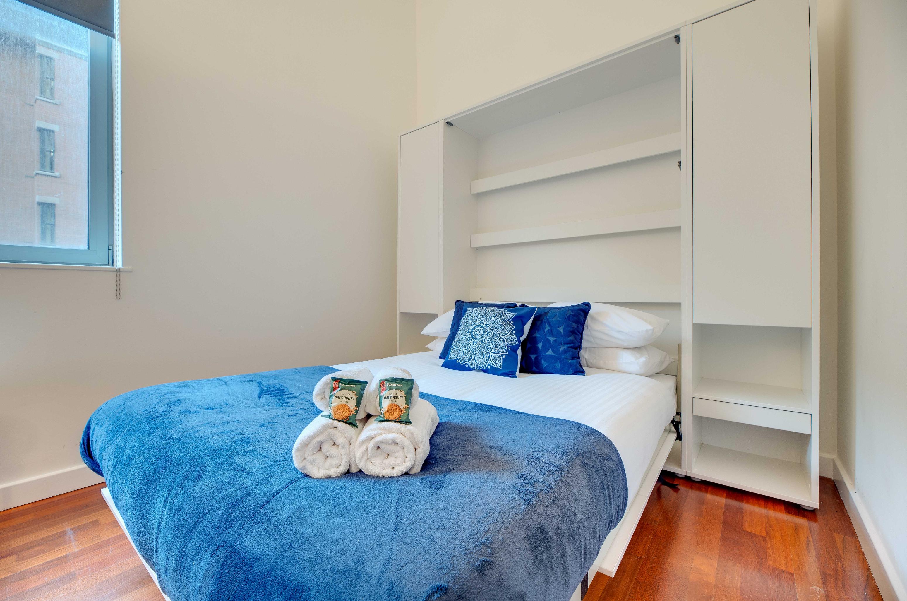 Crown Apartments Studio - double bedroom in the open plan living space