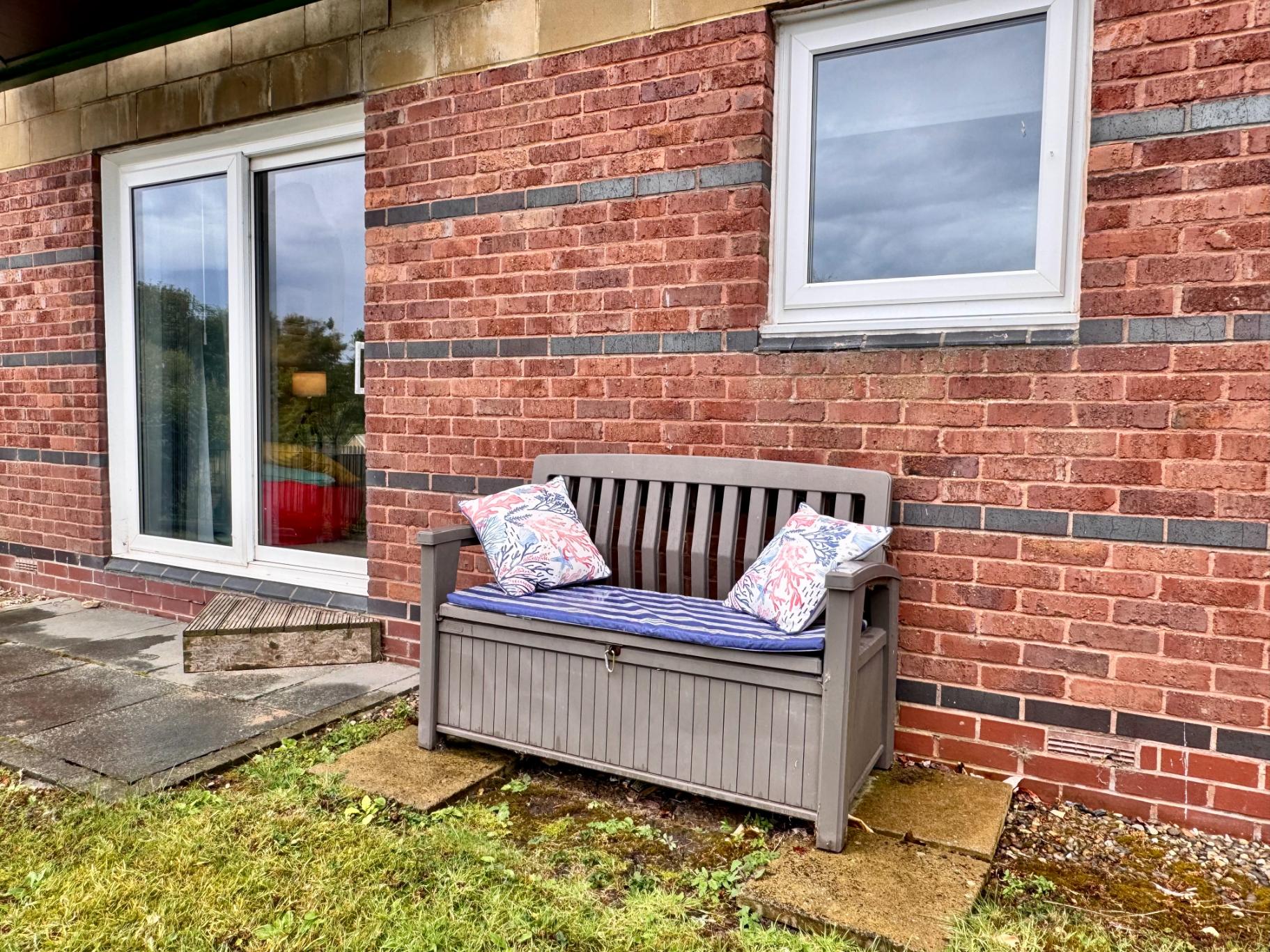 Mariner's Apartment - outdoor seating
