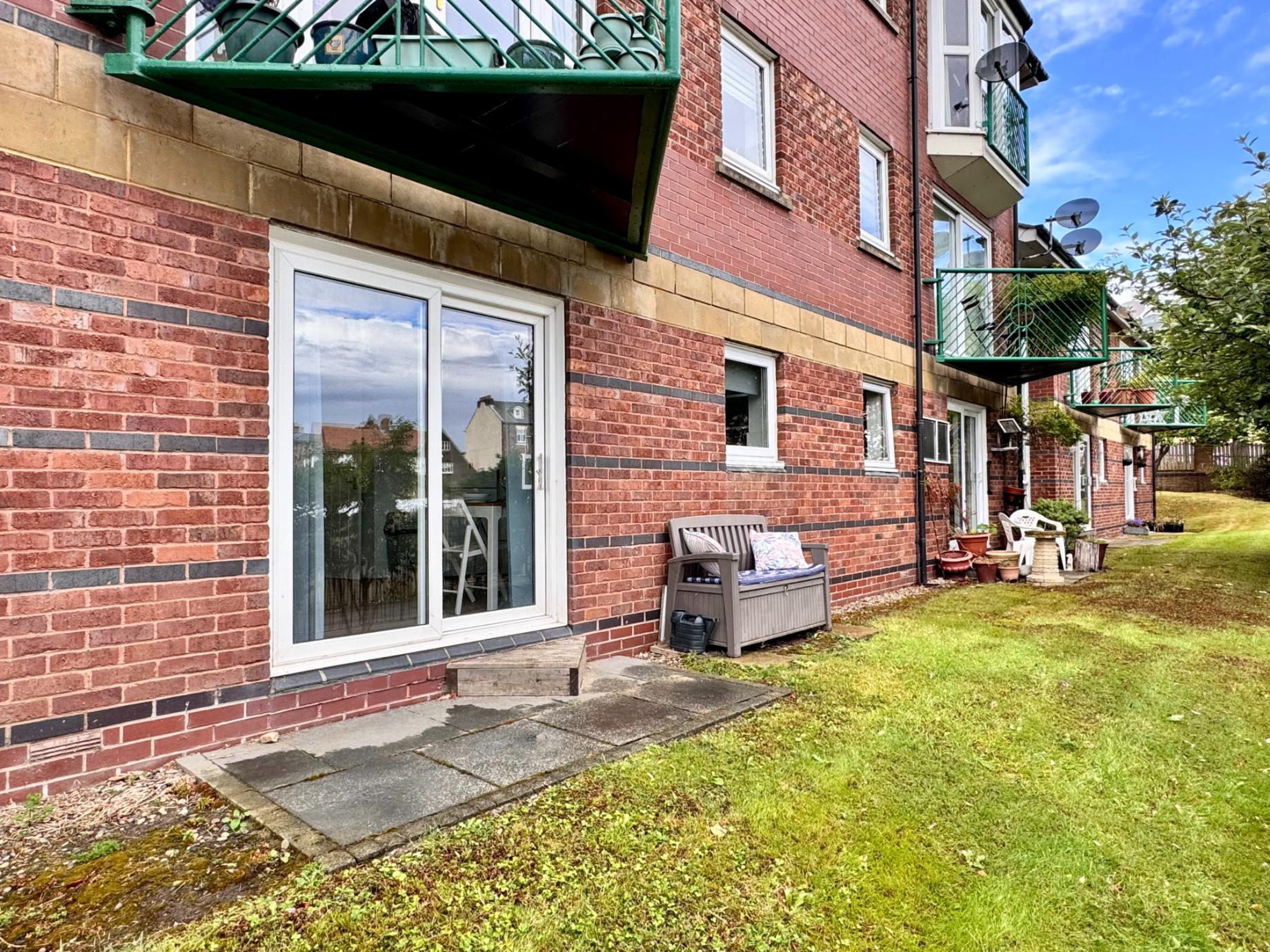 Mariner's Apartment - outdoor seating area