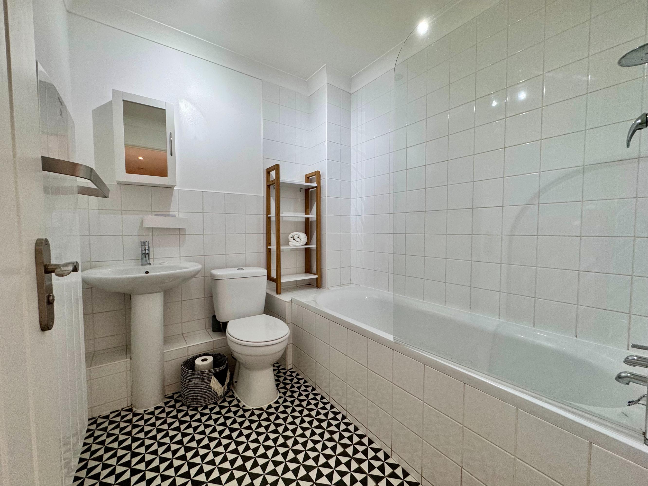 Mariner's Apartment - bathroom