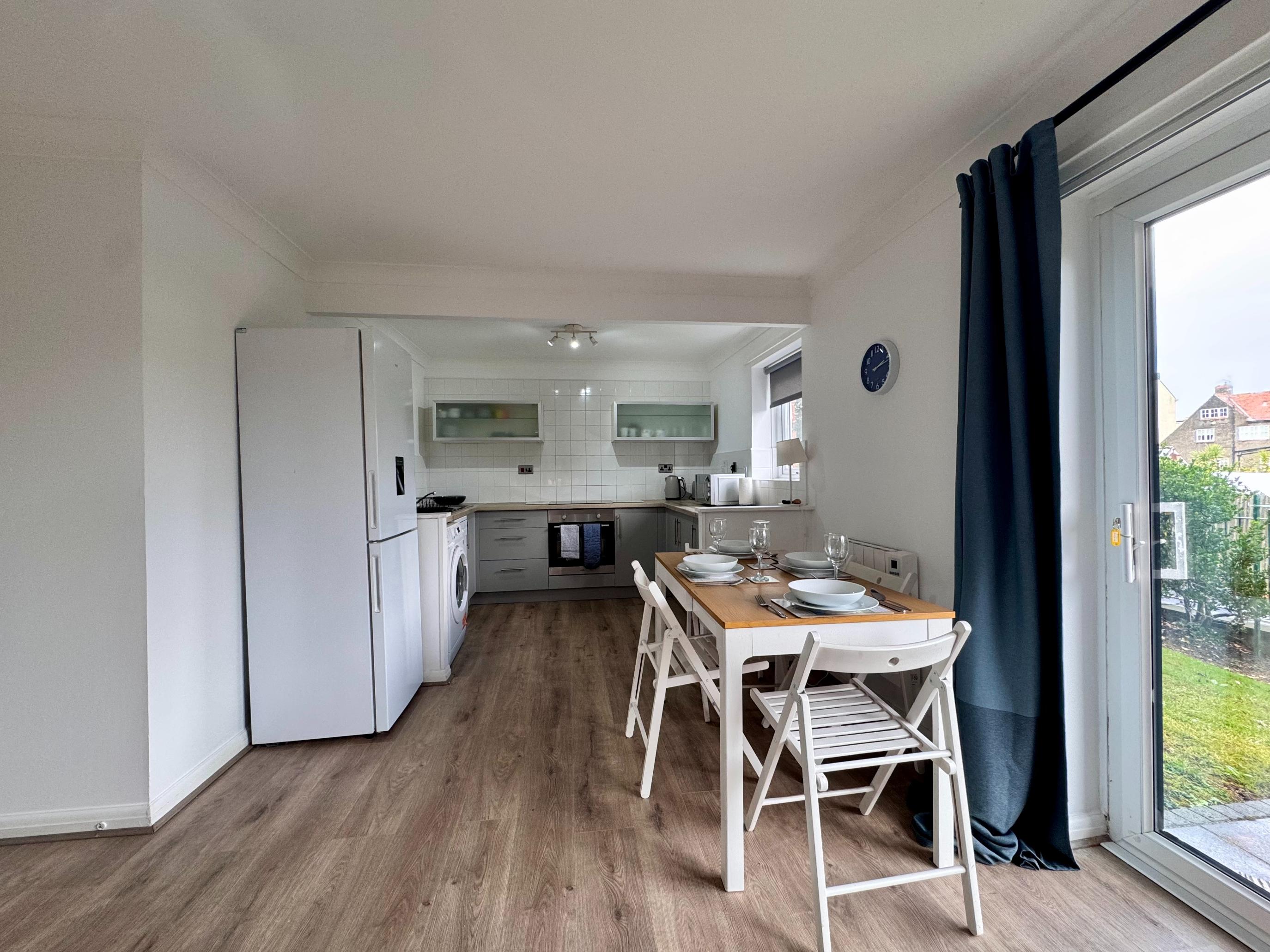 Mariner's Apartment - dining and kitchen area