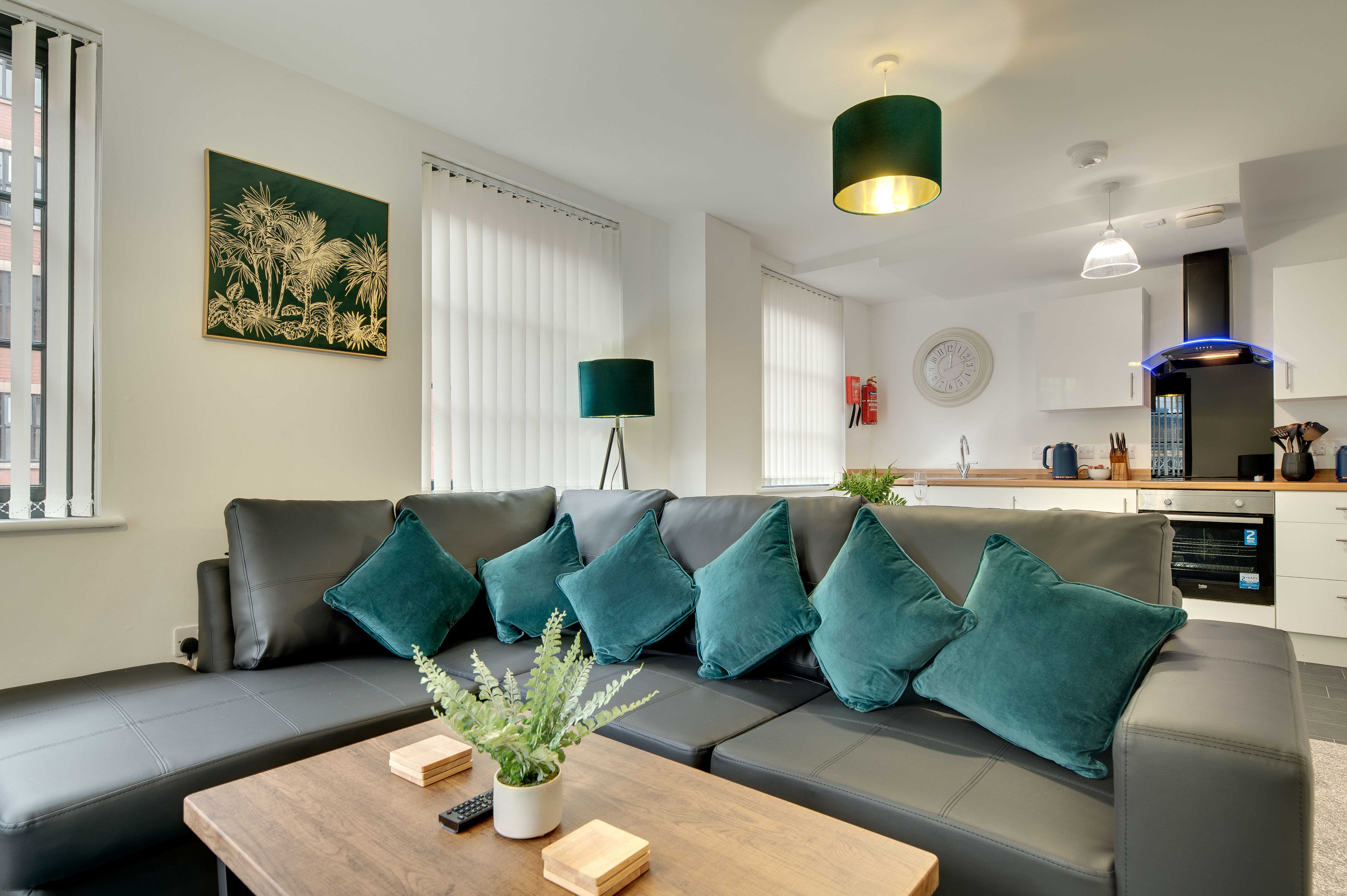 6 Charlton's Bonds - lounge 1 (1)